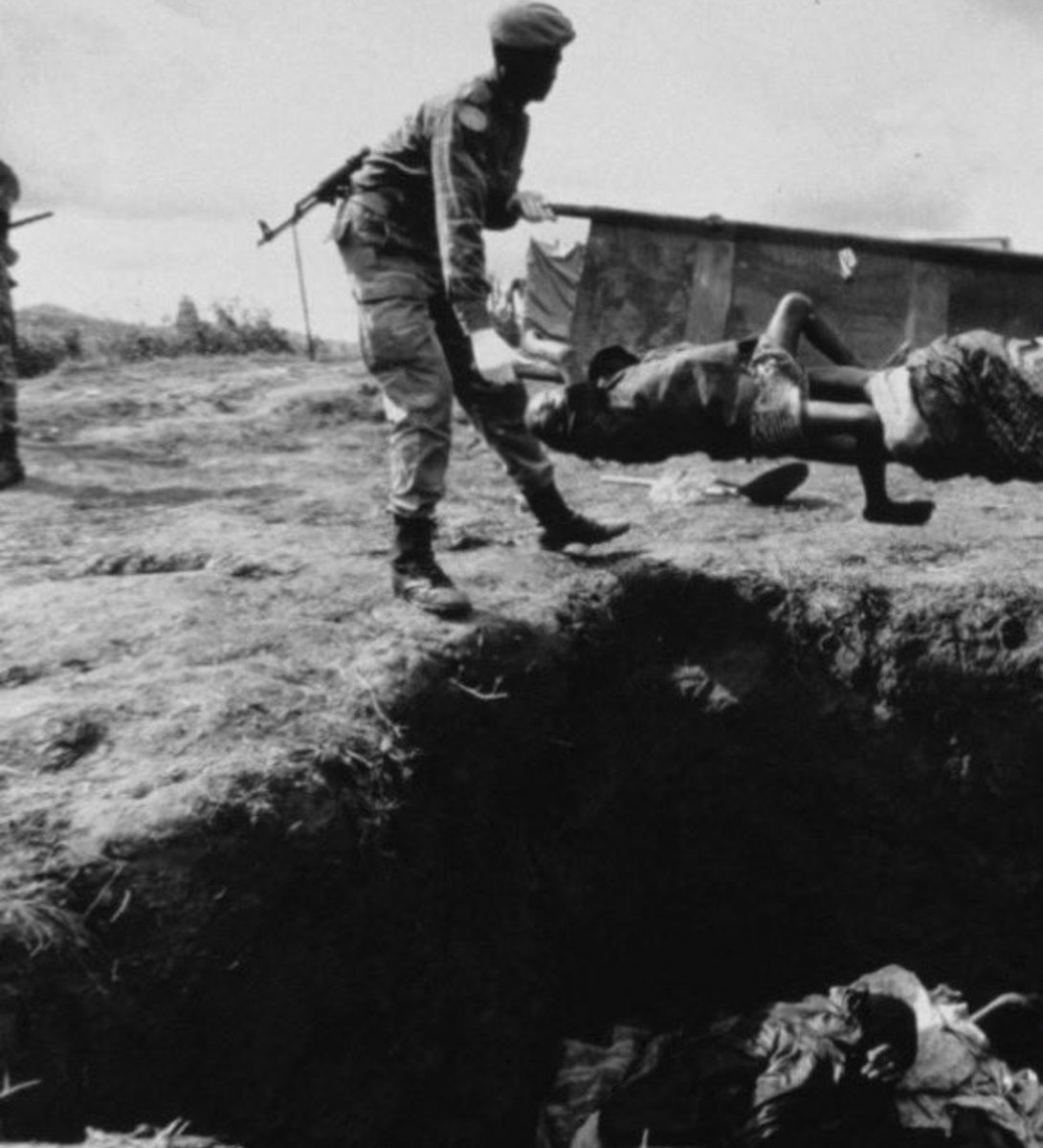 GitifuW's tweet photo. April 22-1995 #KIBEHO MASSACRE
10,000 Rwandans mostly Hutus were burning for the help that never came
My heart goes to survivors of this tragedy ! https://t.co/MeVCo2FUMU