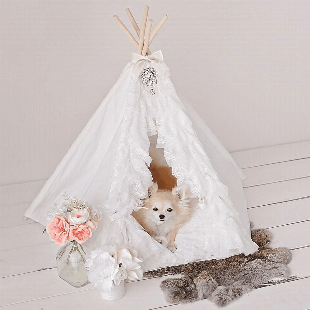 Mynobledog1's tweet photo. A little tent, a lot of comfort 🐕✨
Give your pup their own peaceful space with soft textures and elegant touches.

Because they deserve the best 🤍 

https://t.co/70BM052aOy

#MyNobleDog #PetAccessories #DogLuxury #CozyVibes #PupLife https://t.co/nN1gNPS6Mr