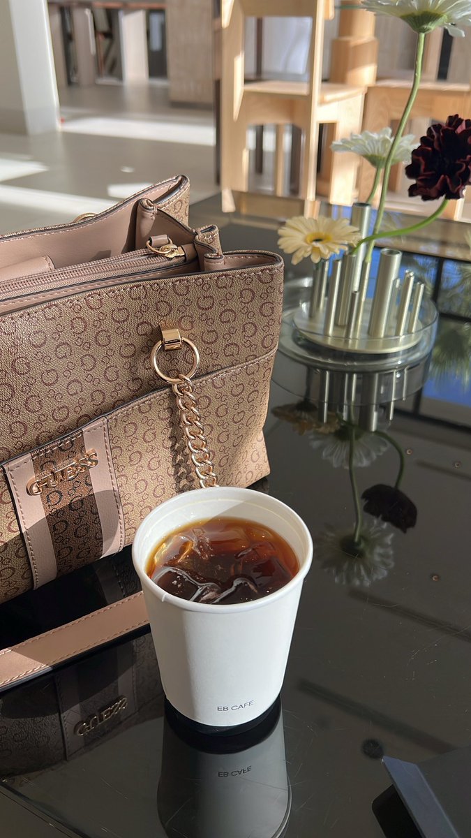 Almasalzaid's tweet photo. إقتباس كنت دائمًا أكرره في نفسي ببدايات إنطلاقاتي أول سنة بالجامعة.. 
 "أحلامك تنتظر شجاعتك"

الأحلام ما هي بعيدة، هي بس واقفة عند باب القرار، وكل فكرة كبيرة داخلك تحتاج خطوة صغيرة عشان تبدأ تتنفس.
الشجاعة أبدًا ماكانت في غياب التردد، الشجاعة أنك تتحرك رغم وجوده.🤍 https://t.co/QHssAMlvdy