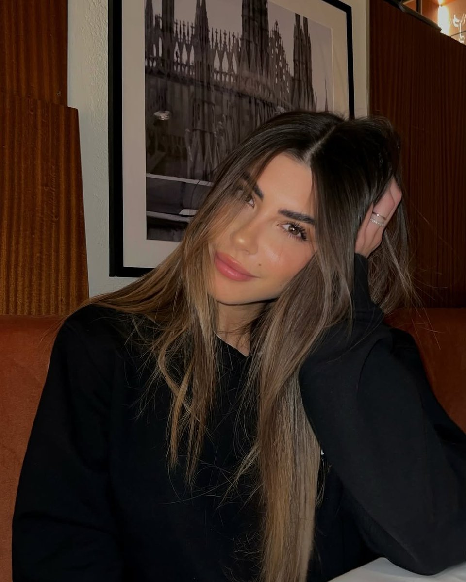 Chloe tweet media