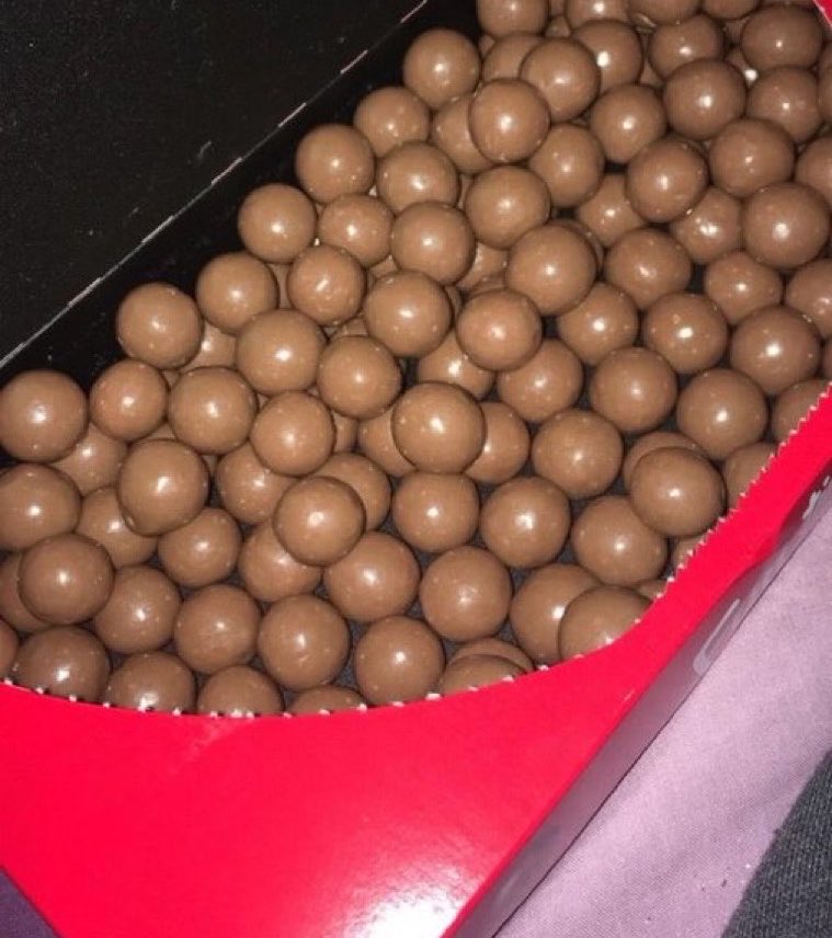 No Context Brits tweet media