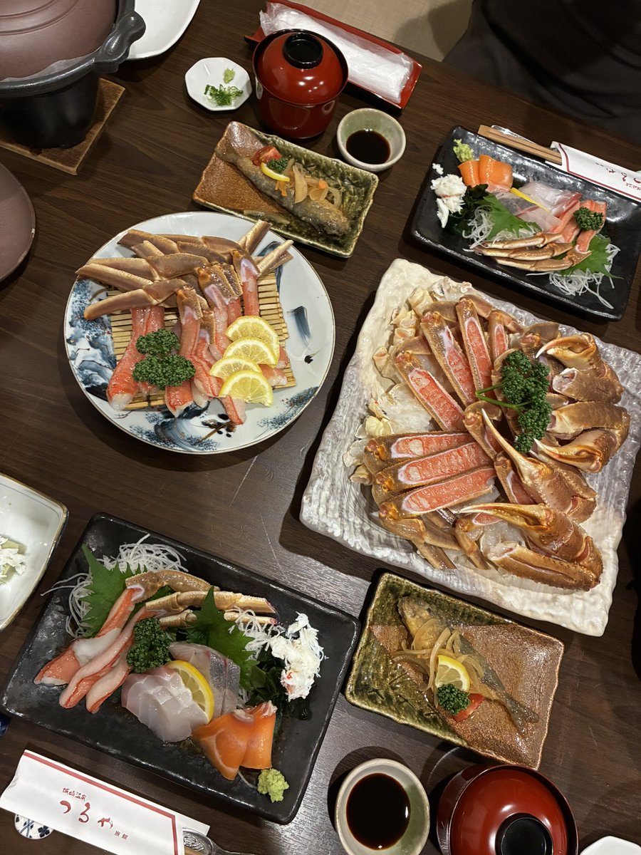czeron03's tweet photo. 親孝行旅行@城崎温泉♨️🦀
一生分のカニ食べて親は満足そうだったので自分も満足です https://t.co/kD8CCzYR38