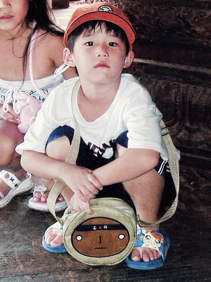 : จะ27ละ เหนื่อยมากเลย ทำงานเยอะมาก
: จิงง๋อ มีงานที่ดีทำใช่มั้ย
: ใช่ มีคนรักเยอะมากเลย
: แล้วเป็นตัวเองใช่ป่าว มีความสุขดีใช่มั้ย
: มีความสุขมาก ได้เป็นตัวเอง มีคอนเสริ์ตด้วยนะ
: เห่ย จิงป๋าว ทำไมเก่งจัง