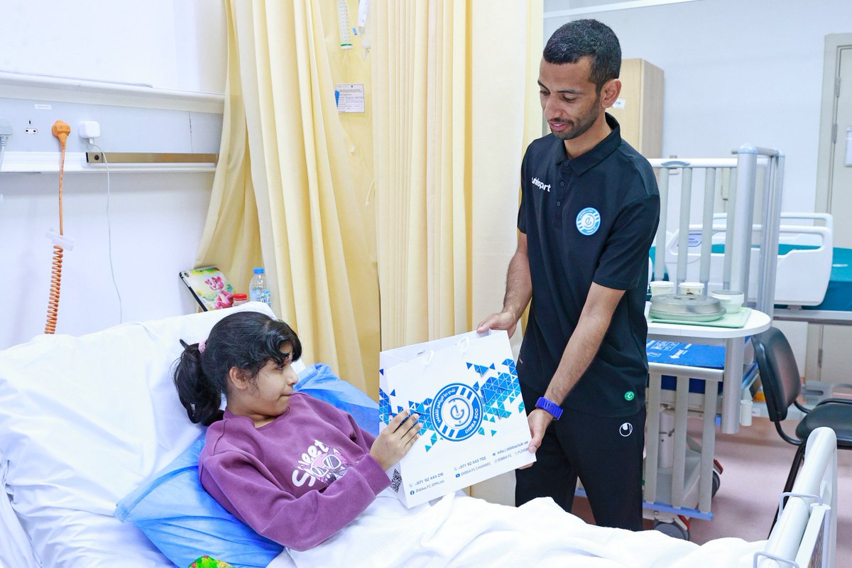 FcDibba's tweet photo. في إطار المبادرات المجتمعية الهادفة إلى تعزيز التواصل مع مختلف فئات المجتمع، وتنفيذا لمبادرات رابطة المحترفين الإماراتية، نظم نادي دبا زيارة إنسانية إلى مستشفى دبا، بمشاركة لاعبي الفريق الأول علي محمد الظنحاني ودريسا كوليبالي وسايمون دي باروس. https://t.co/rWaWNZuF8q