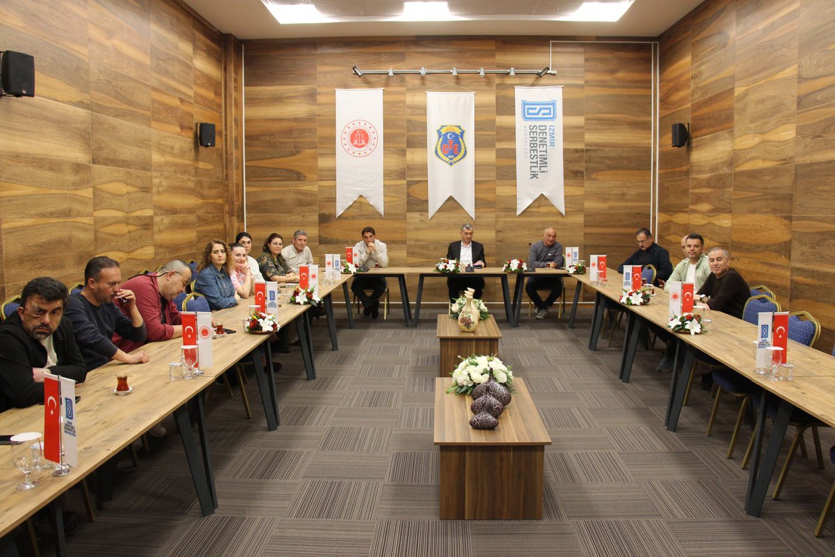 İzmir Denetimli Serbestlik Müdürlüğü personeli olarak, Sağlıklı Hayat Akademisi (SAHA) kapsamında düzenlenen Sağlık Elçileri Akademi Eğitimine katılım sağladık.

İzmir Denetimli Serbestlik Müdürlüğü bünyesinde gerçekleştirilen, toplam 3 oturumdan oluşan ve her hafta bir gün