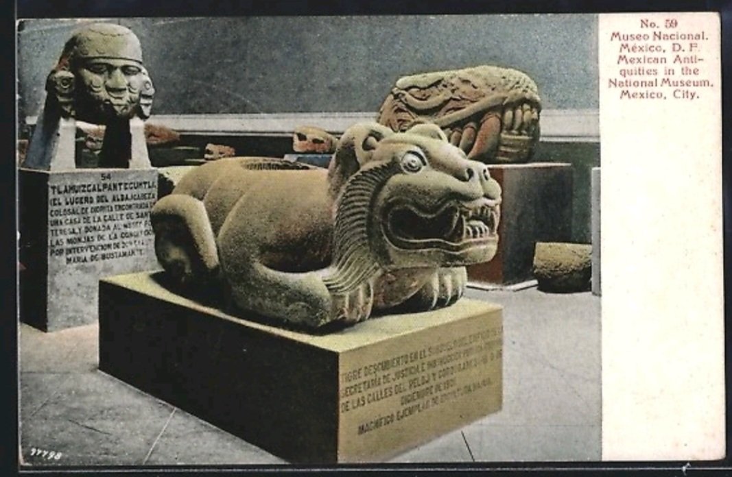 El jaguar Cuauhxicalli en el Viejo Museo Nacional.