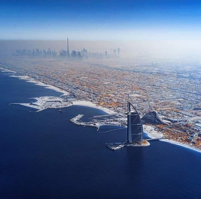 Rudeboymessiah's tweet image. Remember: Fake science says we see the curve of earth from 1.8mtr observer height only 5KM away. This means with ascending height the globe must come into view more &amp;amp; more with the horizon dropping below eye level &amp;amp; the 3D spherical curve must be seen in all directions... #FLAT