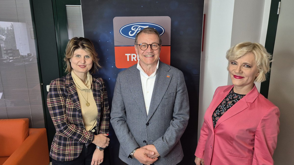 AlinaJohnsonPop's tweet photo. Stefano Albarosa, CEO- AIC Trucks, ne vorbește despre Ford Trucks F-Max Used Select- vehicule rulate de la Cefin Trucks. #FMax #CefinTrucks #AICTrucks https://t.co/KElNV9hvRN