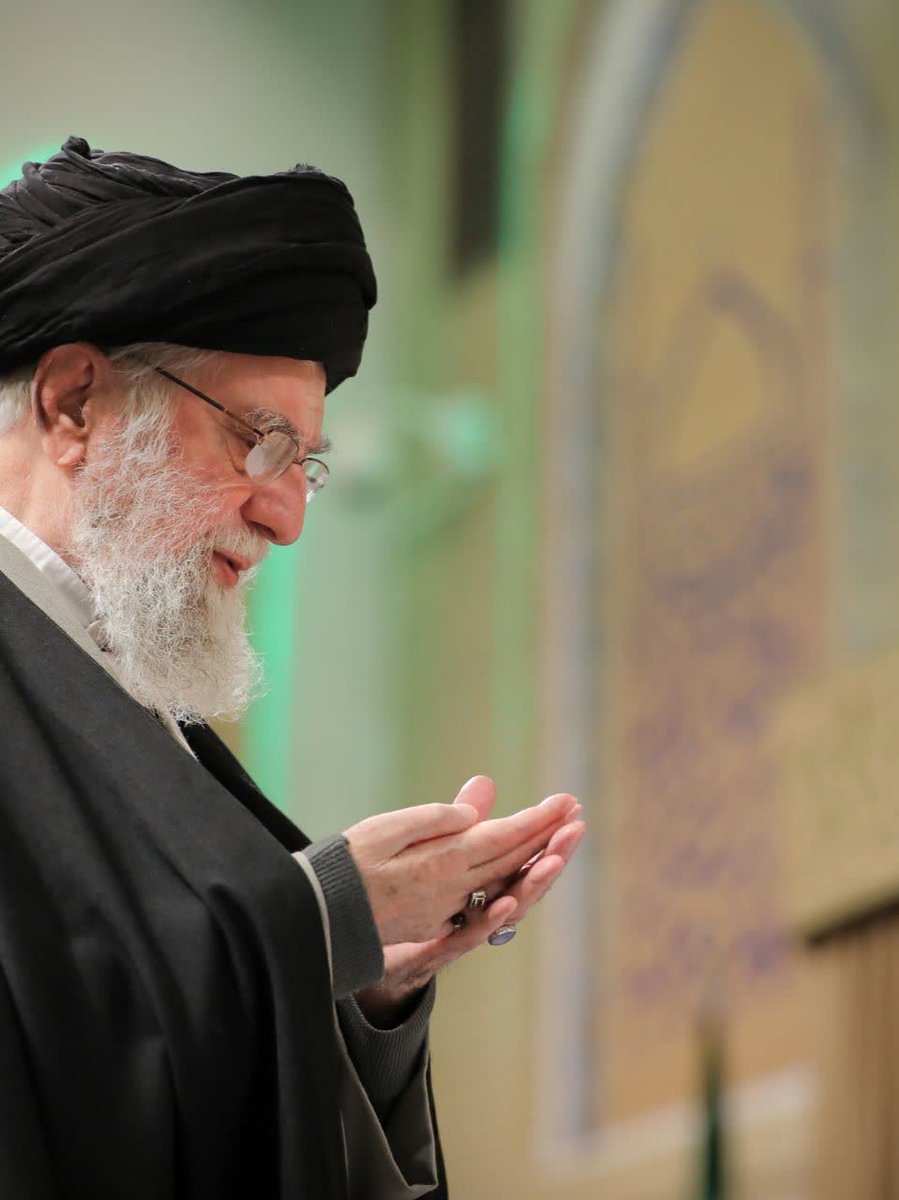آقای ما 
مقتدا و پاسدار ما 
برای ما دعا کن 
ما به دعای شما نیازمندیم 💔😭
#پاسدار_ایران