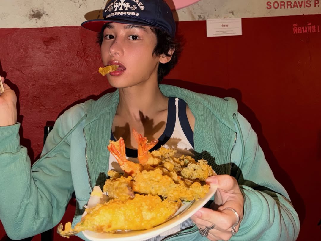 กินกุ้งแบบคนเริ่ด <a href="/AtthaphanP/">ATTHAPHAN PHUNSAWAT</a>    

 📸 IGs : gun_atthaphan    

#กันอรรถพันธ์ #GunAtthaphan