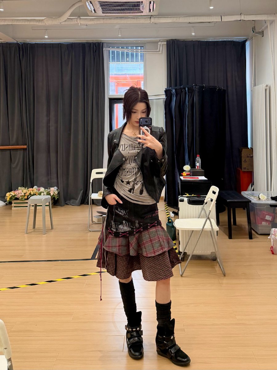 CEGACES's tweet image. 260422 R.E.D Weibo

[R.E.D Liu Tingxiu] 🤳

#RED #R_E_D
#XIU #LiuTingxiu