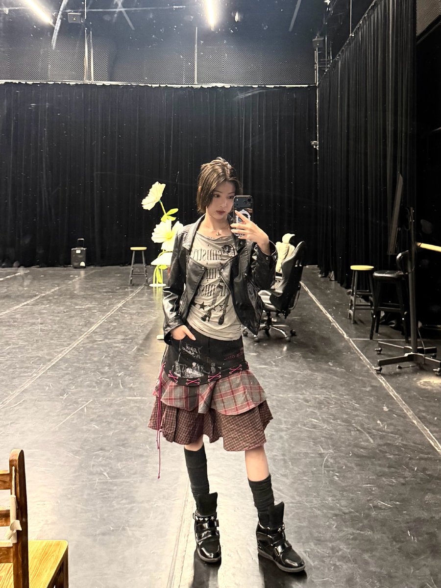 CEGACES's tweet image. 260422 R.E.D Weibo

[R.E.D Liu Tingxiu] 🤳

#RED #R_E_D
#XIU #LiuTingxiu