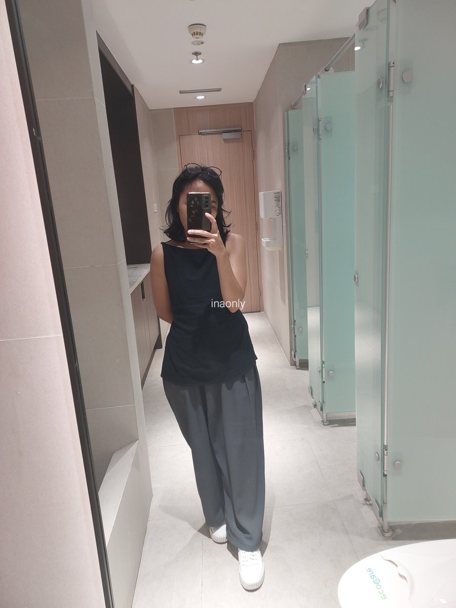 smart casual OOTD ke office:

top - Hulm
s.shopee.co.id/30kFECSCjG

pants - Kaori Label
s.shopee.co.id/6VK7Oym3az

shoes - Puma
s.shopee.co.id/8ASLNn86aD