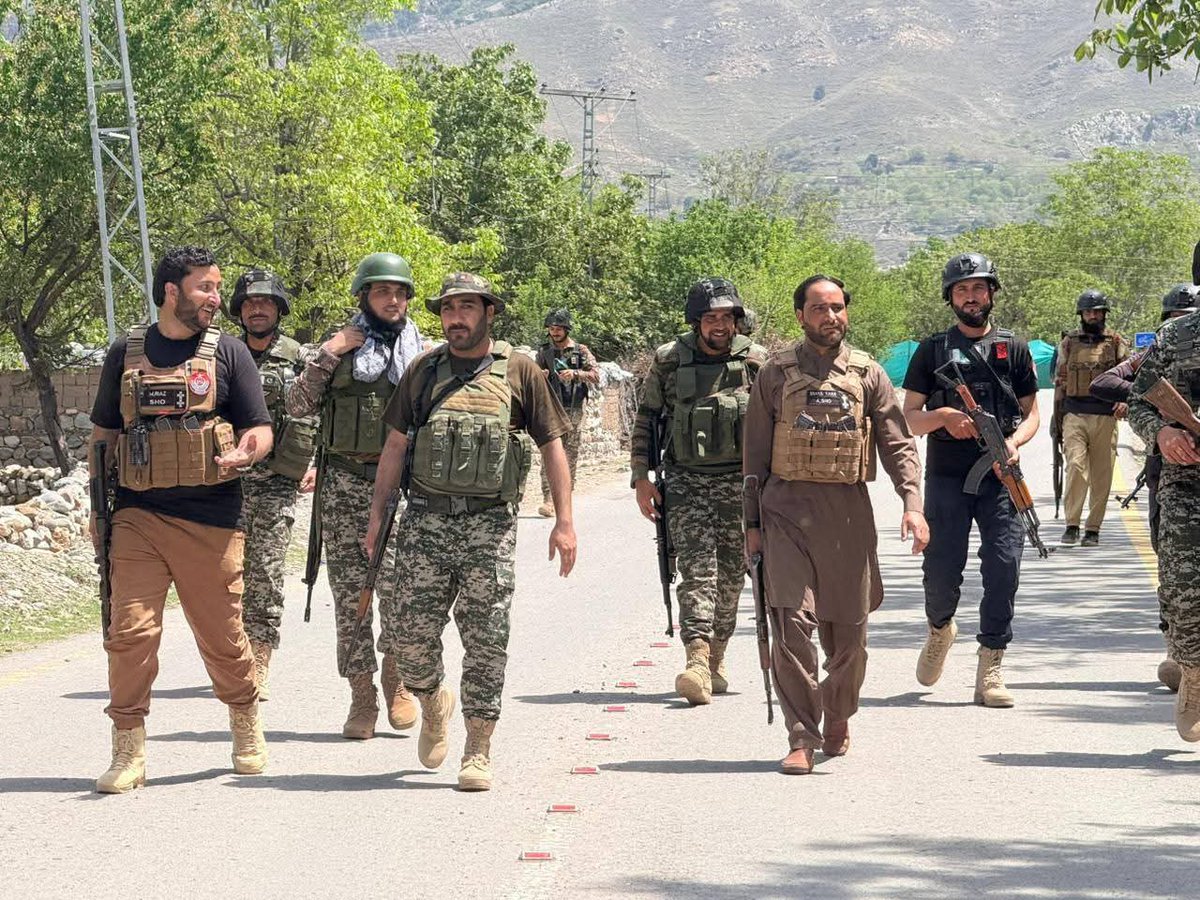 KPCornr's tweet image. Joint search and strike operation conducted in central Kurram’s Dogar area; several suspects detained to ensure peace and security.

#Kurram #KpPolice #PakArmy