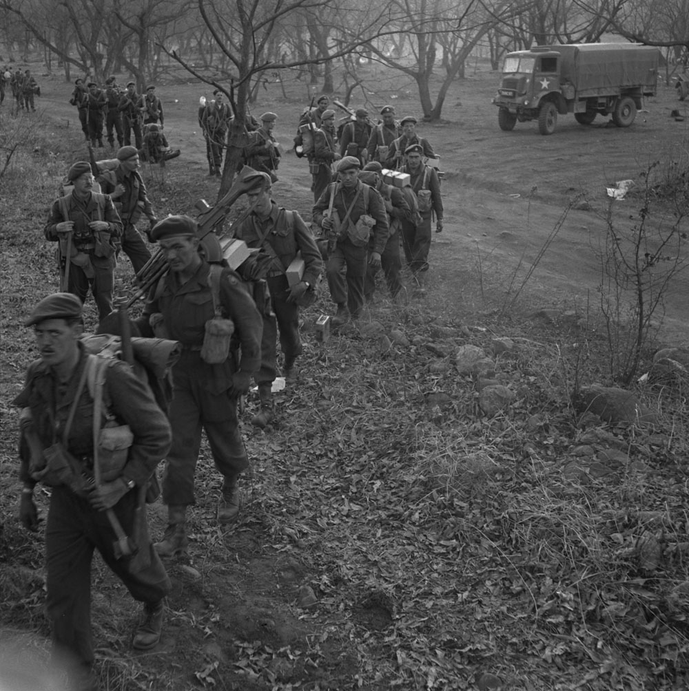 Army_Comd_Armee's tweet image. La guerre de Corée a été une épreuve déterminante pour les Nations Unies, nouvellement créées. La bataille de Kapyong, qui a débuté #ECJ en 1951, a mis les troupes canadiennes à rude épreuve et leur a valu la United States Presidential Unit Citation. #NoublionsJamais