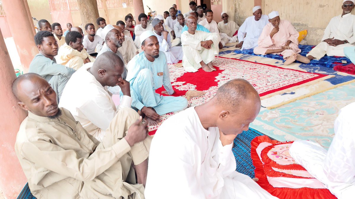 alwihdainfo's tweet image. #Tchad : la famille d’Hissein Abakar, retrouvé mort le 17 avril 2026 à N’Djamena avec notamment les parties génitales ligotées et des balles dans la tête, dénonce un crime violent et réclame justice. Elle affirme que la victime a été torturée avant d’être tuée et critique la