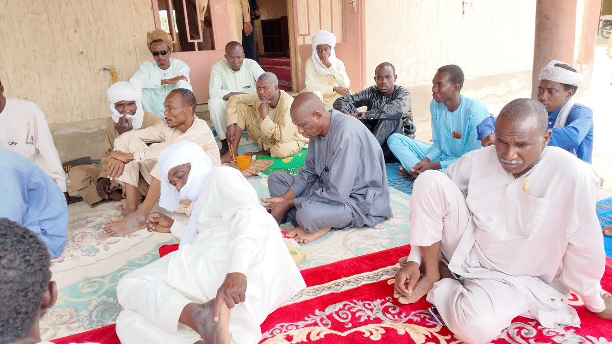 alwihdainfo's tweet image. #Tchad : la famille d’Hissein Abakar, retrouvé mort le 17 avril 2026 à N’Djamena avec notamment les parties génitales ligotées et des balles dans la tête, dénonce un crime violent et réclame justice. Elle affirme que la victime a été torturée avant d’être tuée et critique la
