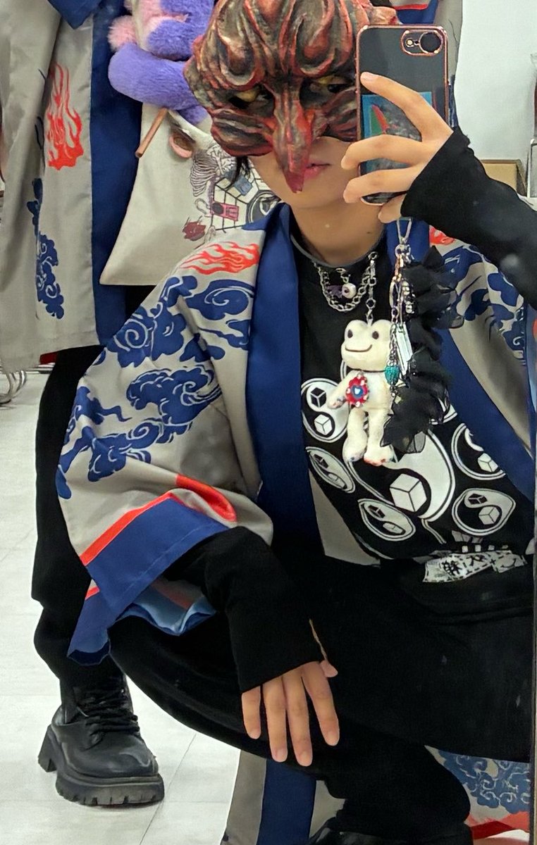 ワイ
※お面河野さん
 #座っているだけで猛者感を出せ