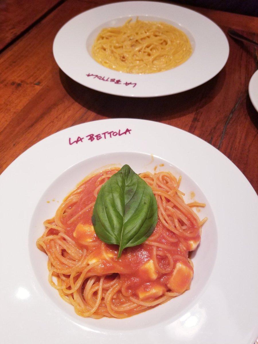 agitarezou's tweet photo. 月１恒例の食事会は池袋で🍴

いつも仕事の依頼はパソコン上のみなので顔を合わすことがないアシさんとの懇親会…の名目でちょっと高めの美味しいごはんを食べる会😋

「不摂生は美学」を齧った世代の救済措置…的な😆 https://t.co/1vrMEIhaEn