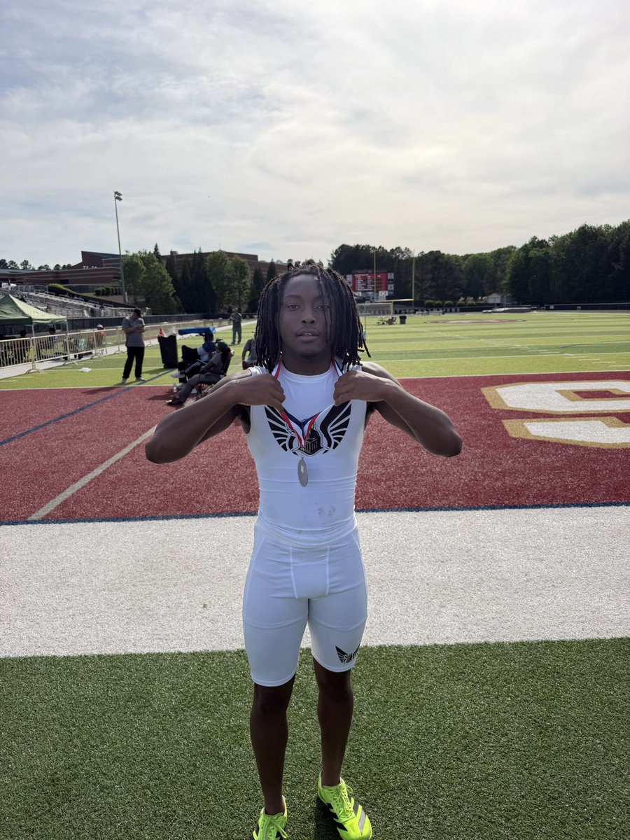 Mattperkinson24's tweet photo. Had a great day at regional championships yesterday.Placing top 4 in the 4x1 and 4x2(anchor leg) qualifying for sectionals and breaking 22 in the 200 with a 21.97 placing 2nd.
@CGBlackKnightFB 
@NEGARecruits 
@tbanks1906 
@BHarrison92 
@nepsy37 https://t.co/Q0D2OgN2ZU