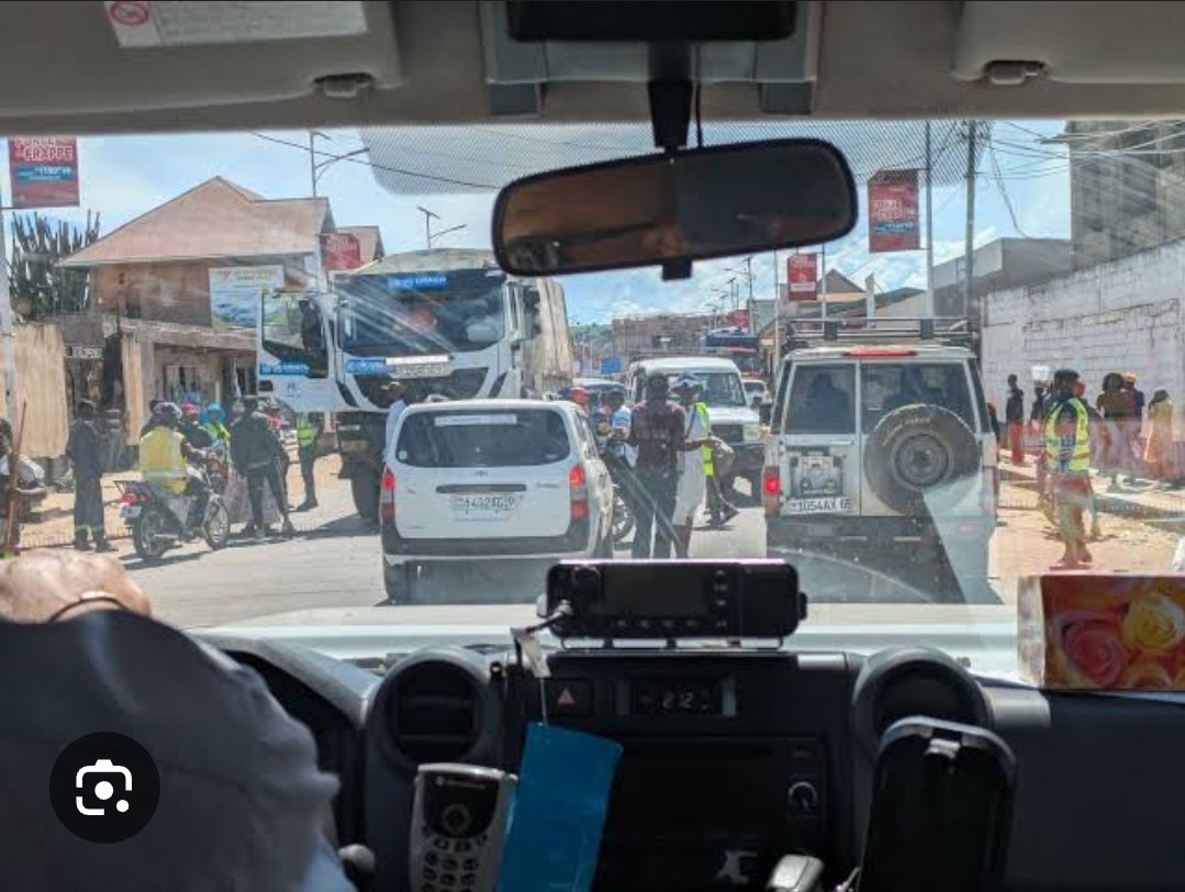TANGANYIKA : Brutalité, acharnement, voilà ce qui caractérise les agents déployés sur le terrain par la Direction provinciale des impôts pour le recouvrement.
En voyant les uns tout comme les autres, il semblerait qu’aucune séance de restitution n’a été envisagée par la Direction