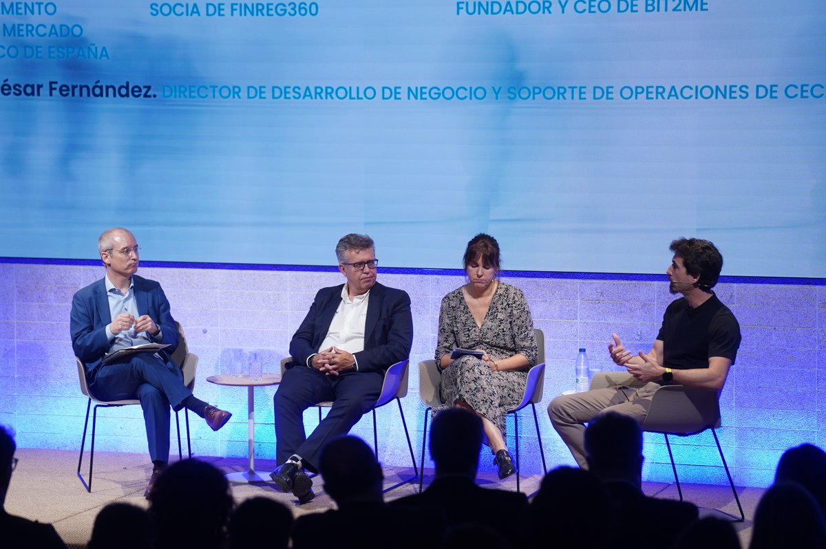 Cecabank_es's tweet photo. 💬 Mesa redonda: divisas digitales y pagos 💱

Participan:
• José Manuel Marqués, director del departamento de Infraestructuras de Mercado e Innovación de @BancoDeEspana
• Gloria Hernández, socia de @finReg360
• Leif Ferreira, fundador y CEO de @bit2me

Moderador: Julio César Fernández, director de Desarrollo de Negocio y Soporte de Operaciones de @Cecabank_es 🎤