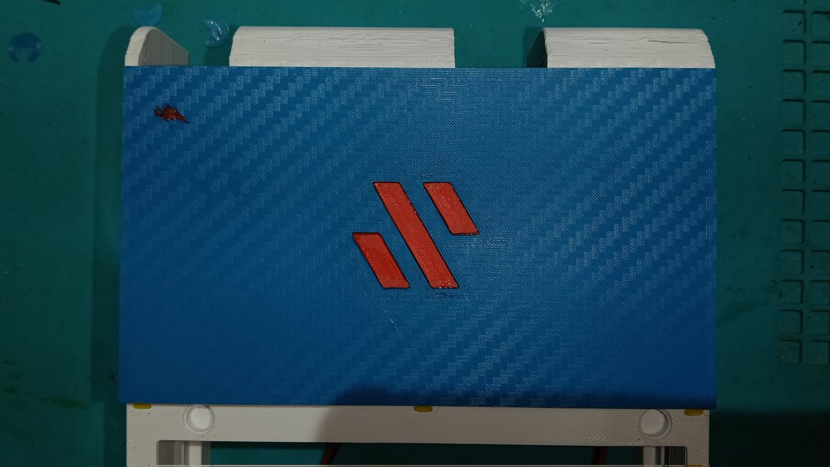 PenpenNisiki's tweet image. #3Dプリンター
#Voron の #エアークリーナー
#CenturionCarbon2 用の高性能フィルターを使用する

PM2.5やウイルス🦠も除去出来るレベルだとか

なぜ必要か?
プラスチックを熱で柔らかくする過程で有害ガスが出るので、それを除去する為の空気清浄機って訳だね。

さてペンギン設計しよう？