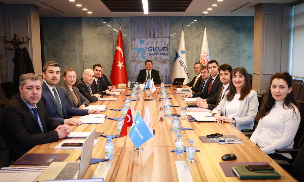 TurkiyeIsKurumu's tweet image. Genel Müdür Yardımcımız Mustafa Işık başkanlığında, Engelli ve Eski Hükümlü Çalıştırmayan İşverenlerden İdari Para Cezası Olarak Tahsil Edilen Tutarları Kullanmaya Yetkili Komisyonun 2026 yılı 2. dönem toplantısı Kurumumuzda gerçekleştirildi. Toplantıda, engelli ve eski