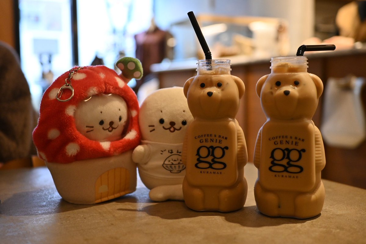 azarashichan_n's tweet image. この前、ついたん連れて蔵前のカフェ行ってきた🦭 くまボトルが可愛すぎて、
その勢いでまりも飼い始めた

名前は「りもちゃん」🌱

#Coffee&amp;amp;BarggGENIE 
#しろたん 
#まりも