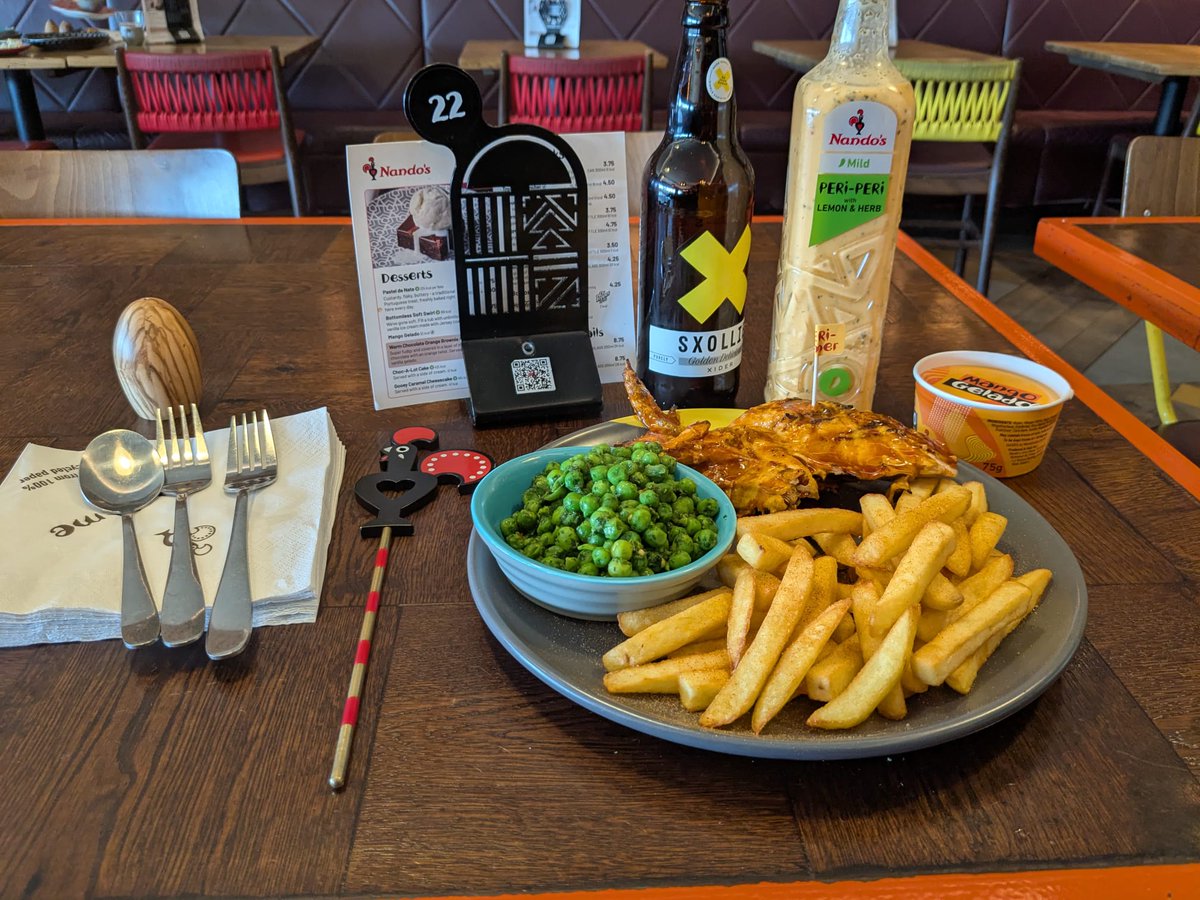 Malteza224's tweet photo. #Nandos233 Colchester Tollgate. I'm stuffed!! They were stingy with the peri salt so I added extra and I actually received a Sxollie this time. Mango gelato for the win. Really cool staff too, this one guy has Powerpuff Girls tats https://t.co/gWW1mX6HYM
