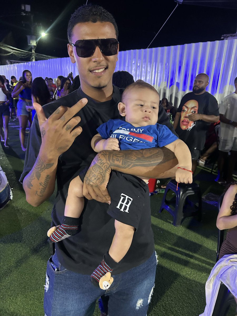 Quem disse que quando tiver filho não vai sair pra viver, nós sai ainda leva o filhote junto🥰💙🤪