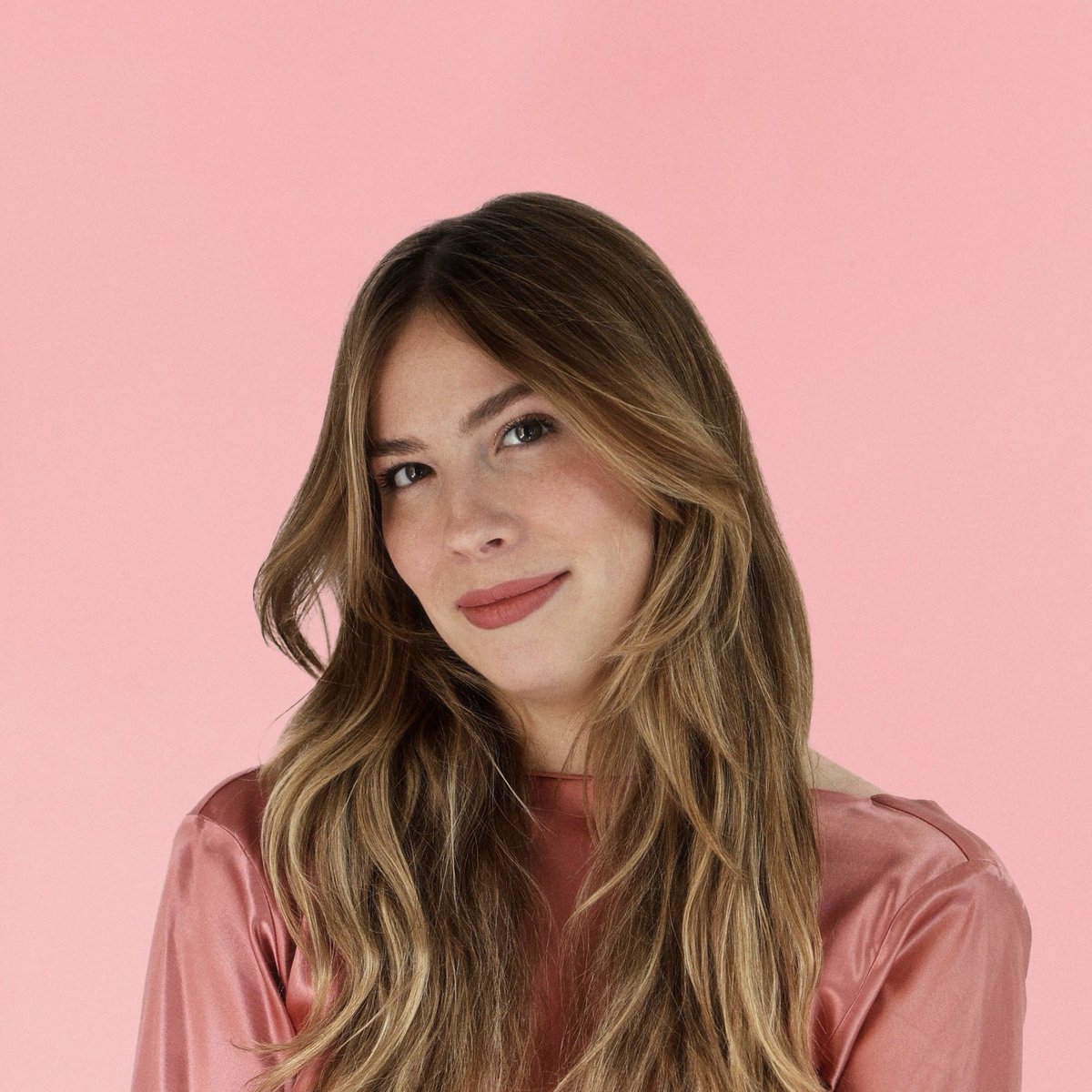 emilyhenryverse's tweet photo. Emily Henry on things she’s been loving lately:

- “The Missed Connection” by Tia Williams.
- “The Compound” by Aisling Rawle.
- “PONIES” streaming on Peacock, starring Emilia Clarke and Haley Lu Richardson.
- Mush’s Dark Chocolate Overnight Oats. https://t.co/Yu1muHdb46