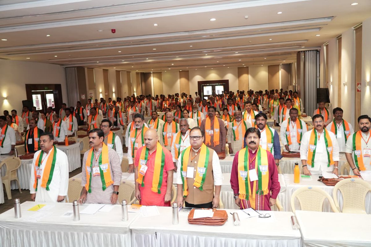 vdsharmabjp's tweet photo. “पंडित दीनदयाल उपाध्याय प्रशिक्षण महाअभियान-2026” के तहत आज बेंगलूरु में आयोजित ज़ोनल वक्ता कार्यशाला में सहभागिता की। https://t.co/2qaOHUa4aD