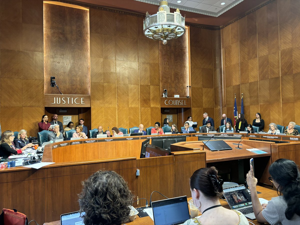 orko_manna's tweet image. HAPPENING #NOW: The Houston City Council is meeting to discuss the immigration ordinance, dealing with how HPD cooperates with ICE. Mayor Whitmire, who wants the council to approve proposed amendments he sent out yesterday, said, “We have no alternative to survive.” @KHOU