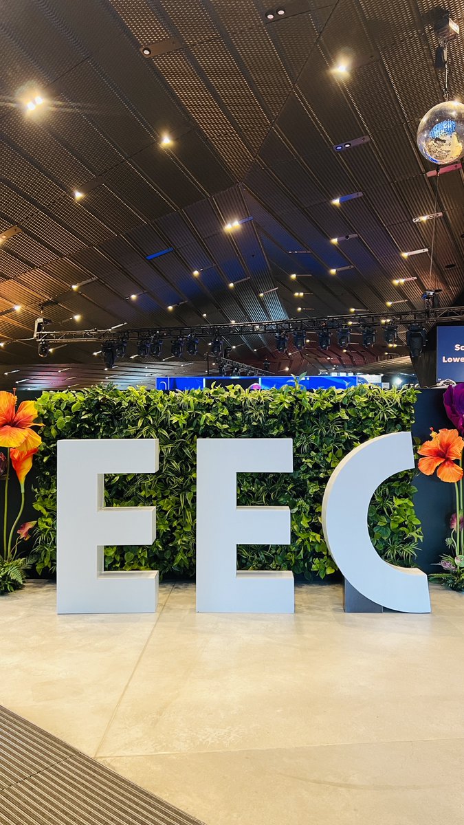 bp_Polska's tweet photo. Podczas panelu „Rynek paliw” na @EECKatowice, poświęconego, https://t.co/hEthacV6Ys. zmianom strukturalnym, bezpieczeństwu paliwowemu oraz wyzwaniom związanym z infrastrukturą i regulacjami, Adam Ambrozik, dyrektor ds. korporacyjnych i regulacji w bp Polska, zwrócił uwagę, że kluczowym elementem bezpieczeństwa energetycznego rynku jest infrastruktura magazynowa. Podkreślił również, że ciężko jest zbudować model biznesowy w sytuacji tak dużej zmienności i nieprzewidywalności, do tego potrzebne jest nam bezpieczeństwo regulacyjne.

#bpPolska