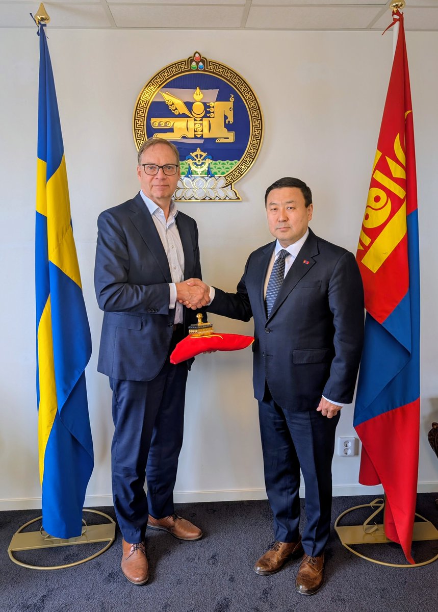 Mon_Emb_Sweden's tweet photo. Монгол Улсаас Бүгд Найрамдах Финланд Улсад суугаа Элчин сайд Ц.Мөнх-Өлзий тус улс дахь Монгол Улсын Өргөмжит консул Микко Пийртолад Өргөмжит консулын тамгыг 2026 оны 4 дүгээр сарын 22-ны өдөр гардуулж ажилд нь амжилт хүсэв https://t.co/nBWQZY0yDw
@BattsetsegBatm2
@MongolDiplomacy https://t.co/5vVWWgdkFU