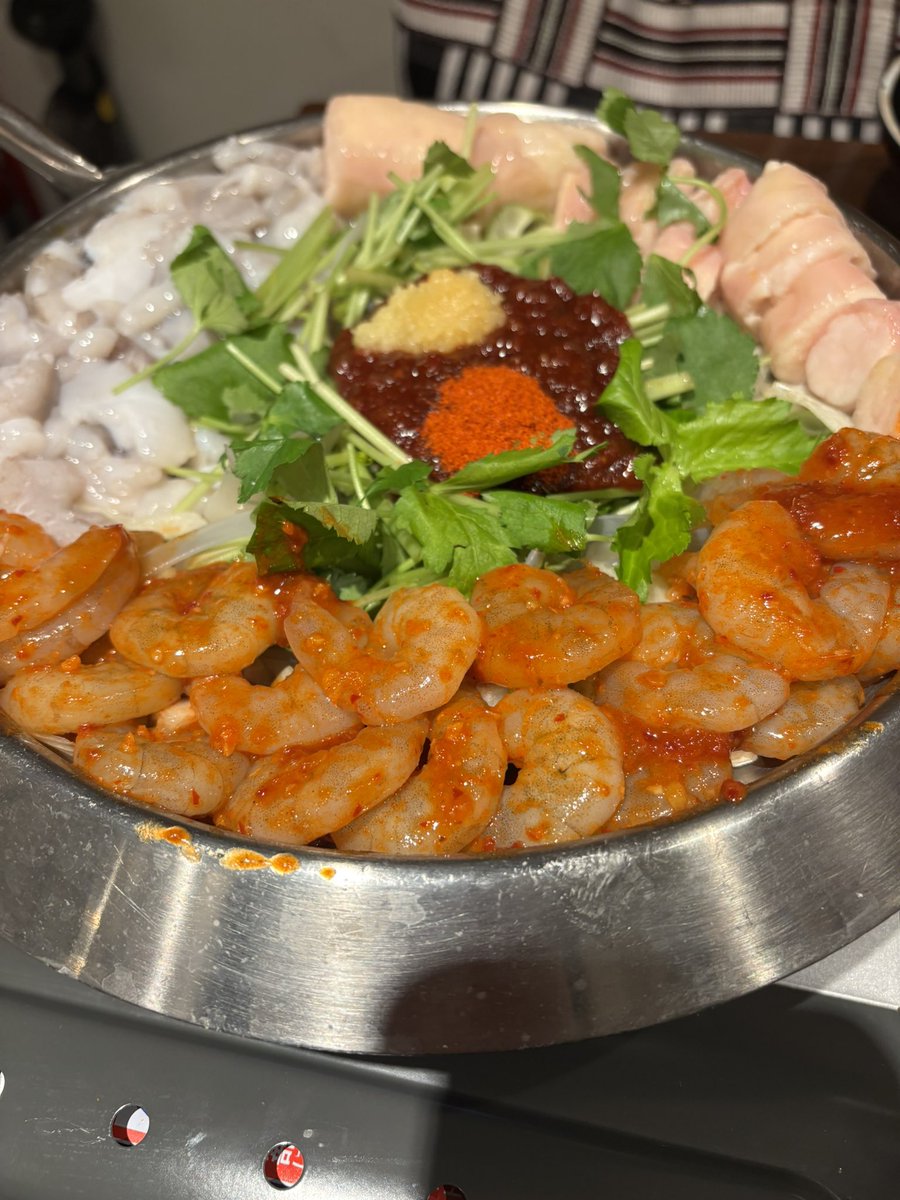 mt_1353's tweet photo. 釜山式鍋のナッコプセが抜群に美味かった。 https://t.co/wxQXTpYDDl