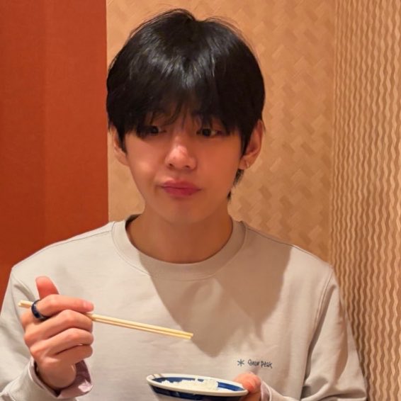 ไอเหี้บน่ารักชิบหาย แทพี่ขอบวชให้ได้ไหม อยากทดแทนบุญคุณที่เกิดมาให้ชื่นตาชื่นใจขนาดนี้ 😭😭😭