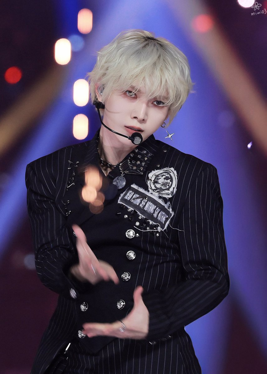 여비🪐 tweet media