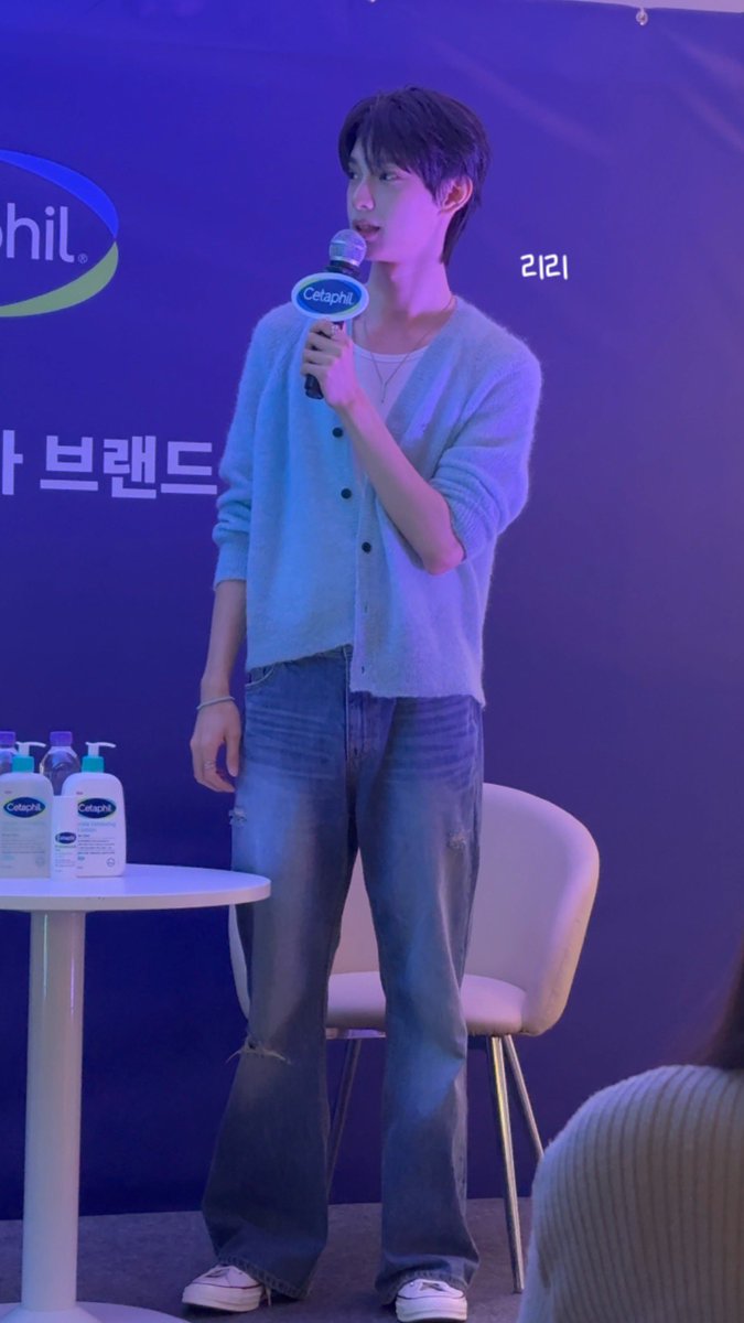 리리 tweet media