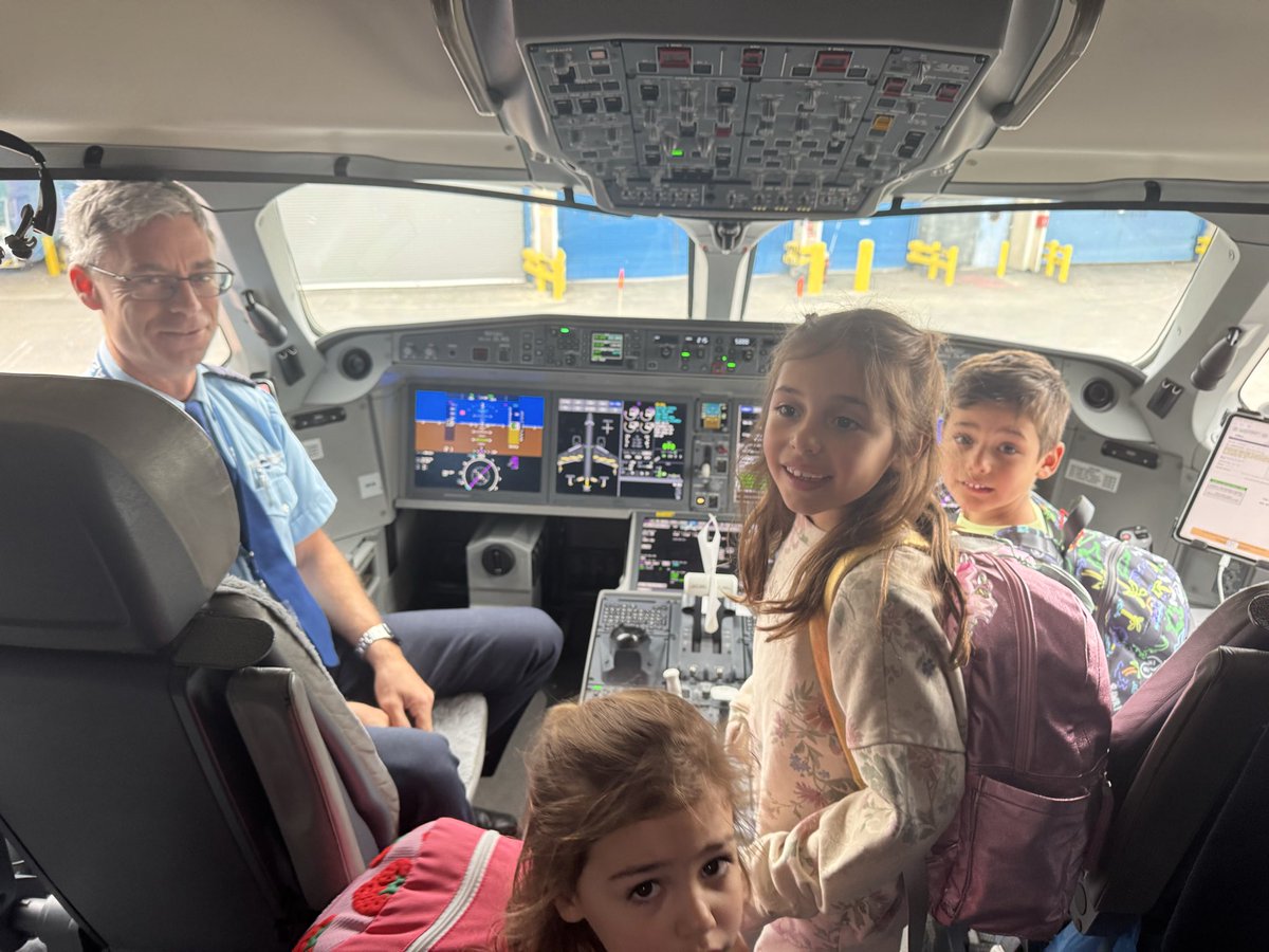 flynniest's tweet photo. Hey @jetblue crew 💙 https://t.co/hZnX7w8ZUX