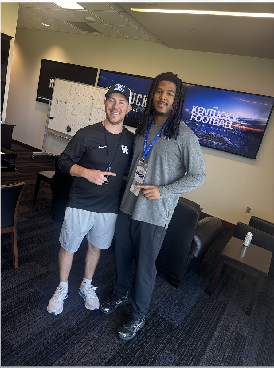 JacobPolacheck's tweet photo. Breaking: 2027 three-star EDGE Antwoine Higgins has committed to Kentucky, he tells KSR+. 

"You can tell it’s just a whole new program. It’s just different. Everybody is buying in." 

(+): https://t.co/v1CTBIpLEV https://t.co/kihWLLIVLO