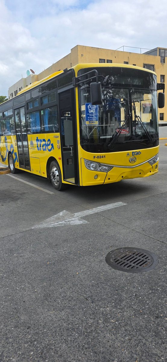 albertpaulino4's tweet photo. Prohibido olvidar que el ministerio de educación compró vehículos eléctricos y no se dio cuenta que necesitaba cargadores para ellos https://t.co/0w5SC3L7hp