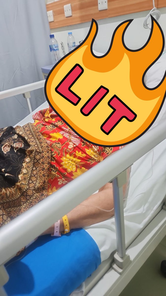 rrepsilonphi's tweet photo. kalau ada orang paling kuat di muka bumi ini versi aku itu adalah nenekku. 

real veteran segala jenis penyakit, bismillah selalu kuat ya nek. love you always! °•° https://t.co/Y0Z3U3g3NB