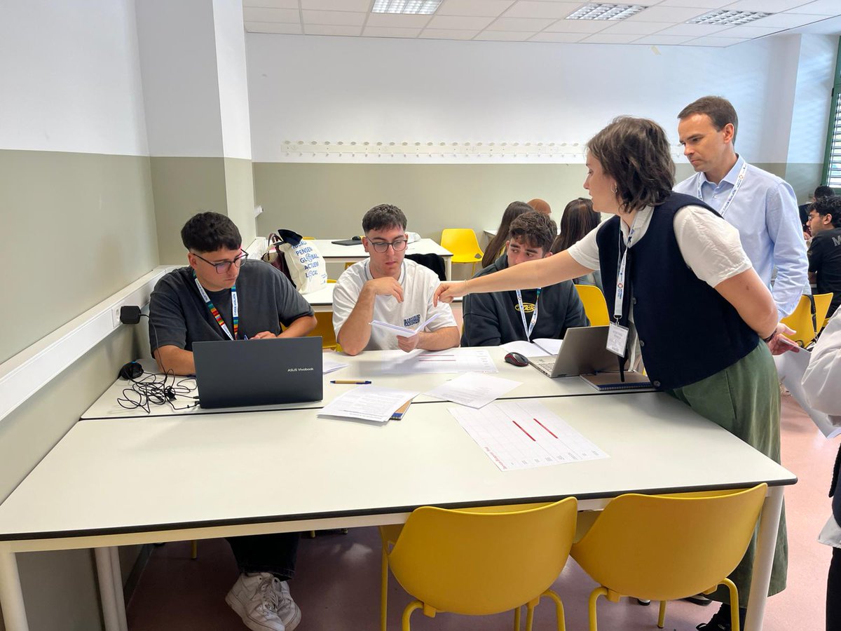 campusigualada's tweet photo. Aquest 22 d’abril s’ha celebrat la 1a hackató al Campus d’Igualada-UdL, organitzada per l’ @ajigualada amb la col·laboració de la @UEAnoia  i la @UdL_info 

Estudiants d’Enginyeria Química han treballat el repte de revaloritzar el producte alimentari amb entitats del territori 🏫 https://t.co/bpxoCaboBG