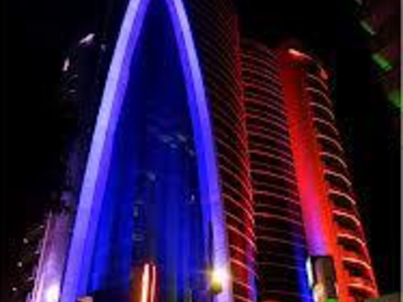 En Guate no tenemos una plaza. Tenemos todo un país entero lleno de belleza. Y falta Antigua, Panajachel, Los Cuchumatanes, Xela...etc. Nada que envidiarle a nadie y al que no le guste, que le vaya bien!

Postea tu foto favorita en los comentarios