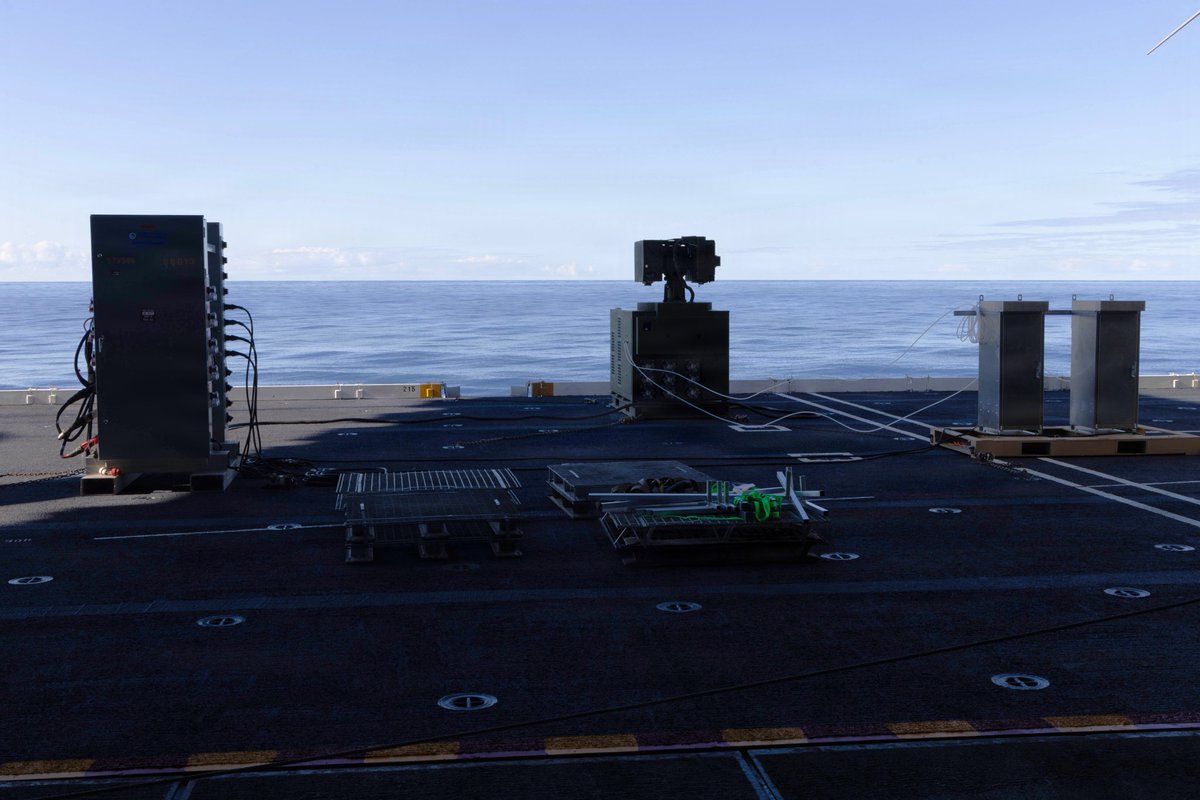 aag_th's tweet image. 🇺🇸⚓️AAG_th บันทึกประจำวัน: สหรัฐฯทดสอบระบบอาวุธ #Laser พลังงานสูงบนเรือบรรทุกเครื่องบินชั้น Nimitz 
aagth1.blogspot.com/2026/04/laser-…
#USA #Navy @USNavy #USNavy CVN-77 USS George HW Bush #AircraftCarrier #Warship @aerovironment LOCUST #Weapon