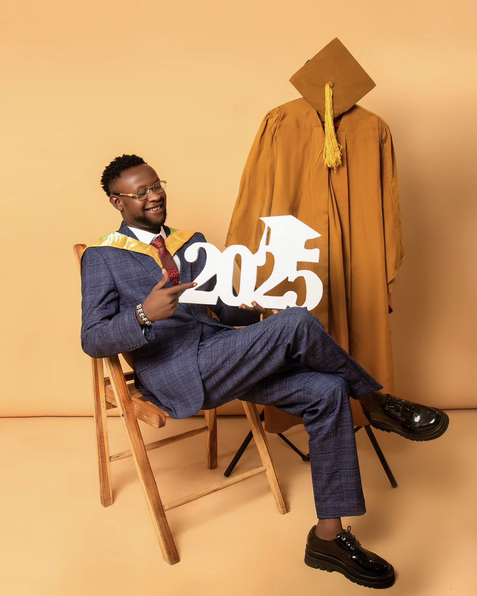 BEE FROSH 🫡 tweet media