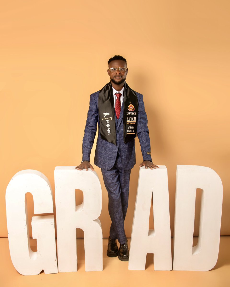 BEE FROSH 🫡 tweet media