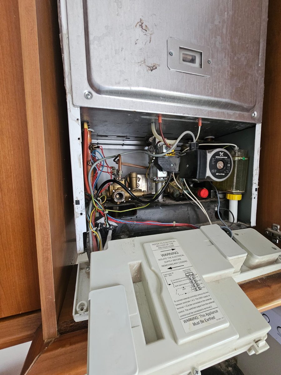 narindragas's tweet image. Combi boiler serviced &amp;amp; air vent valve replaced 🔧

Ensuring better efficiency, safety &amp;amp; performance for your heating system.

Regular servicing = fewer breakdowns ✔️
Book yours today!

+44 7415762621

narindragasservices.co.uk

#BoilerService #Heating #Plumbing #HomeMaintenance